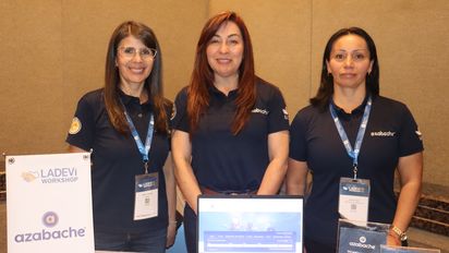 Rocío Sánchez, gerente comercial de Azabache Colombia y su equipo en el marco del Ladevi Workshop.