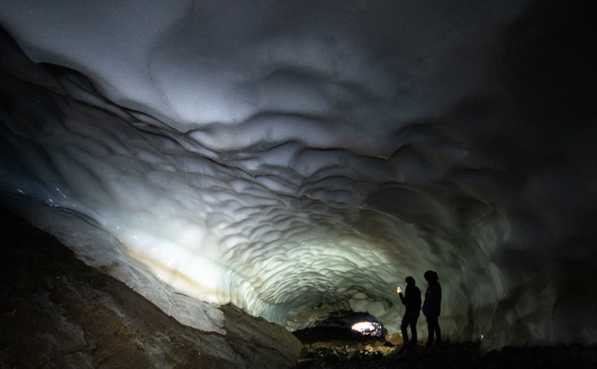 Los Túneles de Hielo son formaciones excepcionales que se dan en el límite del Parque Nacional Los Alerces.