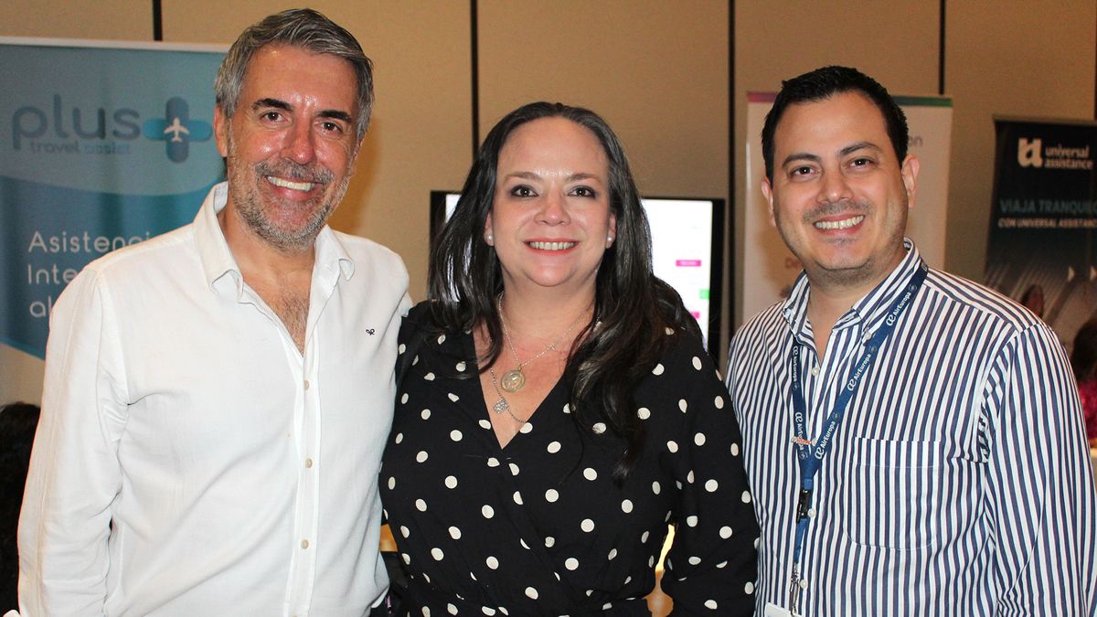 Equipo de Air Europa, encabezado por Alberto Cladera, country manager Colombia y Ecuador (izq.), y Mercedes García, gerente comercial. - Ladevi Medios y Soluciones Equipo de Air Europa, encabezado por Alberto Cladera, country manager Colombia y Ecuador (izq.), y Mercedes García, gerente comercial.