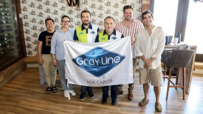 Edgar Weggelaar, CEO de Queer Destinations, junto a los representantes del Mexico Travel Group y Los Cabos.