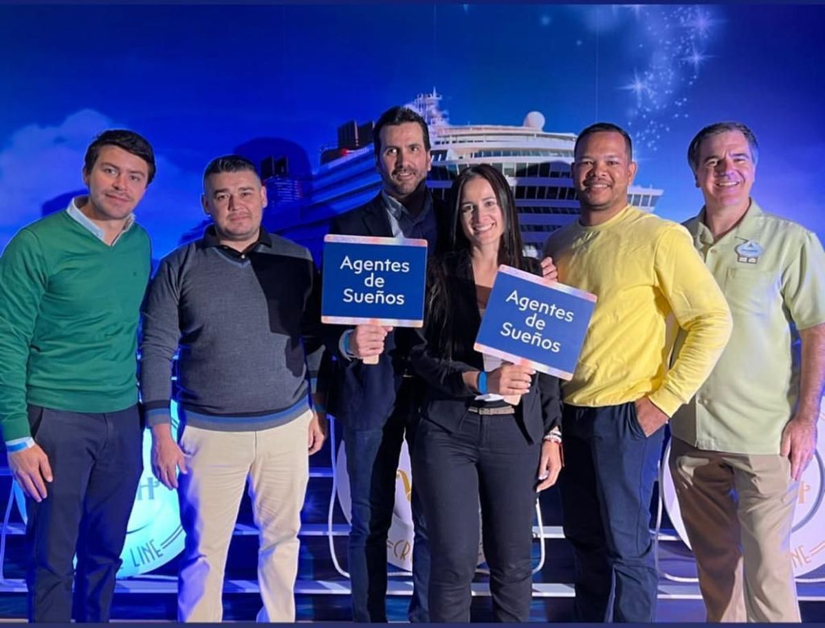 Equipo de UltraGo en el evento de&nbsp; Disney Destinations en Bogotá.