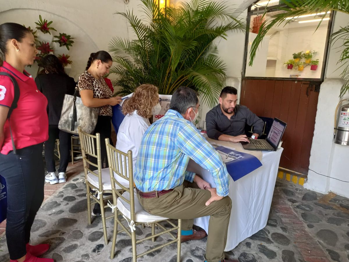 Caravana de promoción de Universal Group en Colombia.