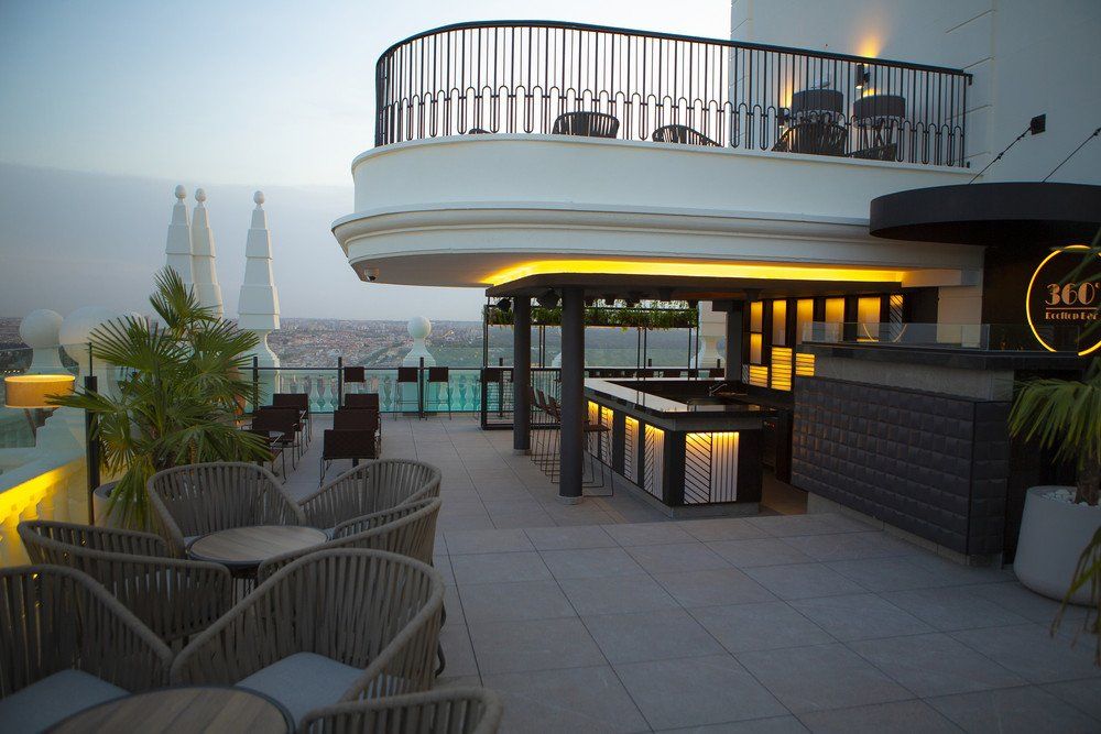 Uno de los bares del&nbsp;Riu Plaza España.