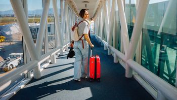 Ahora, los pasajeros internacionales en las Américas pueden llevar un artículo personal y equipaje de mano con la tarifa Light de Avianca.