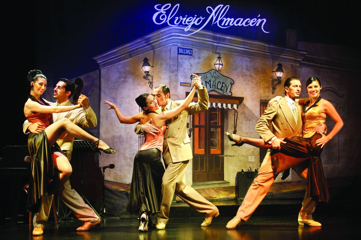 Luego de una cena gourmet, el Viejo Almacén ofrece un espectáculo de primer nivel.