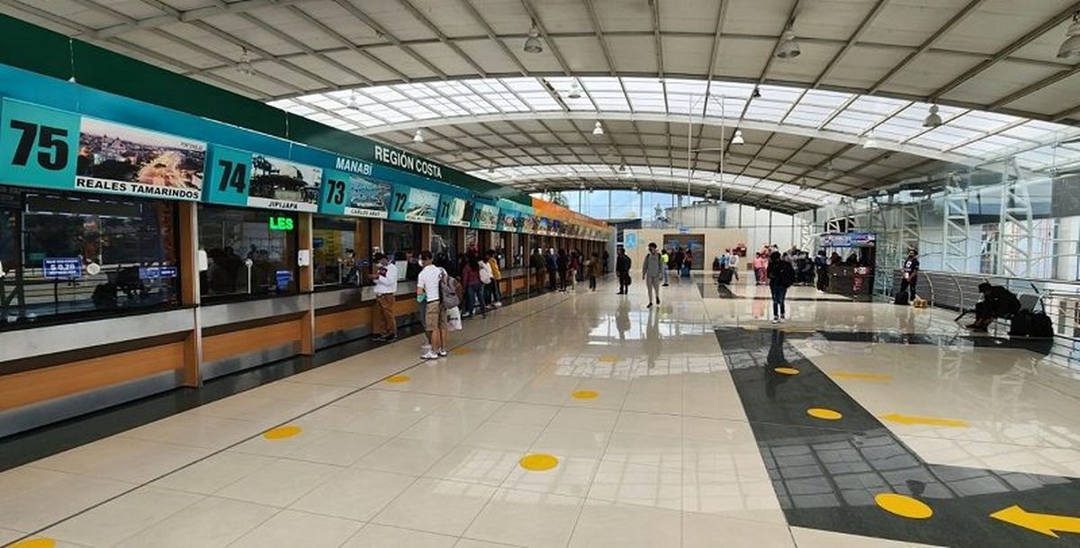 El terminal terreste de Quito ubicado al sur de la ciudad Terminal Quitumbe, los estacionamientos permanecerán habilitados las 24 horas. El ingreso av. Mariscal Sucre y de 06:00 a 23:59, acceso por la av. Cóndor Ñan. - Ladevi Medios y Soluciones El terminal terreste de Quito ubicado al sur de la ciudad Terminal Quitumbe, los estacionamientos permanecerán habilitados las 24 horas. El ingreso av. Mariscal Sucre y de 06:00 a 23:59, acceso por la av. Cóndor Ñan.
