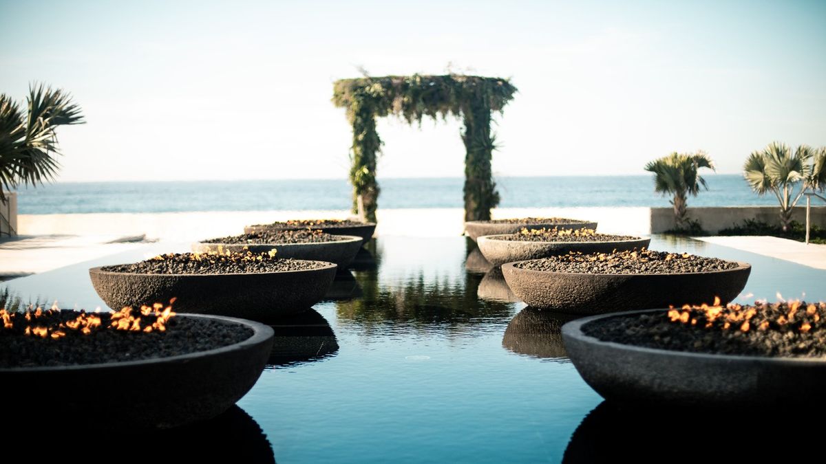 Ubicado frente al océano Pacífico, Nobu Hotel Los Cabos cuenta con diferentes espacios interiores y exteriores para organizar ceremonias de bodas y recepciones. Ubicado frente al océano Pacífico, Nobu Hotel Los Cabos cuenta con diferentes espacios interiores y exteriores para organizar ceremonias de bodas y recepciones.