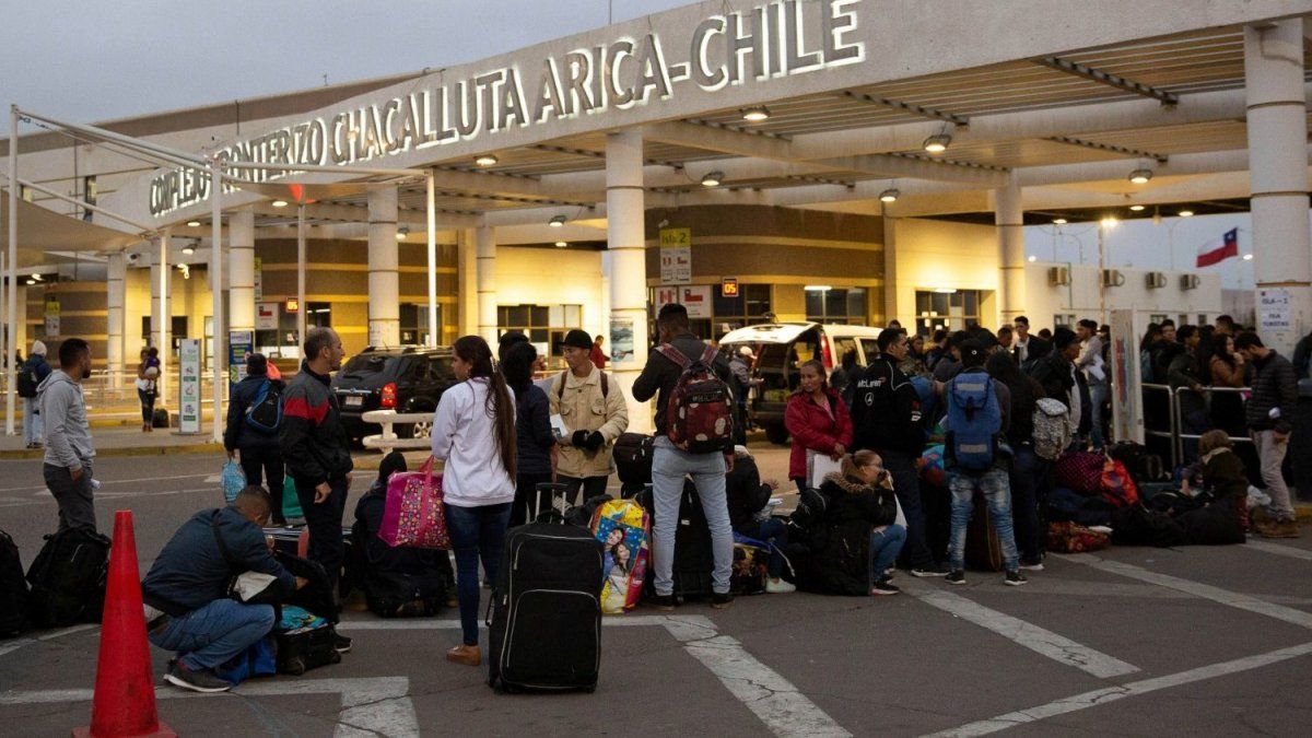 El gobierno de Chile ejecutó el cierre de sus fronteras hasta el próximo 1º de mayo.
