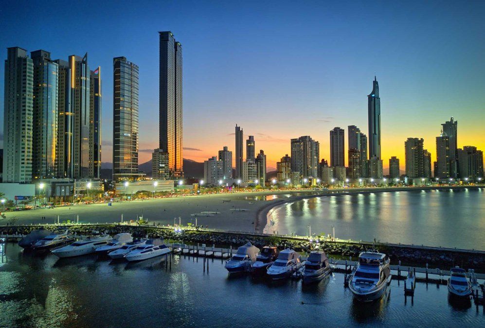 Balneario Camboriú es un destino perfecto para los jóvenes en Brasil. 