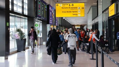 Mayo negro: la llegada de visitantes internacionales vía aérea cayó 4.1%