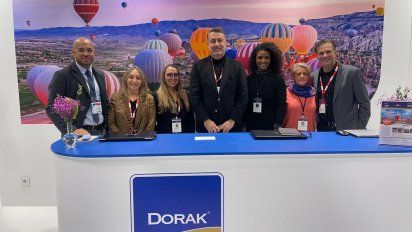 La delegación de Dorak en Fitur estuvo integrada por John Williams Pinedo, director de Reservas para América Latina; Elena Levy, directora comercial para Argentina; Alexandra Blanco, directora Comercial para Colombia; Ahmet Serdar Körükcü, director General de Dorak Holding; Jessica Camargo, directora Comercial para América Latina; Laurence Marie Tardam, directora Comercial para México y Gaona Junior, director Comercial para Brasil.