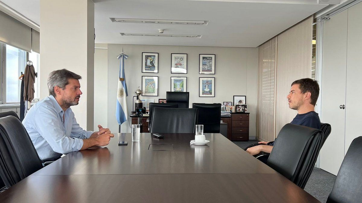 “Este fin de semana extra largo de Carnaval va a consolidar una temporada de verano histórica para los destinos bonaerenses y de todo el país”, aseguró el ministro Lammens tras el encuentro.