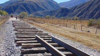 El impactante tren futurista que va a recorrer uno de los paisajes más hermosos de Argentina