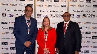 Mohamed Mossad, presidente de Exotic Tours and Travel; Yanina Nuñez, directora general de SoulReps; y Fouad Ousaid, gerente general de Exotic Tours and Travel.