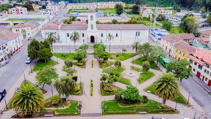 La parroquia Amaguaña pertenece al cantón Quito. Se encuentra ubicado al sur de la capital, en la zona rural.