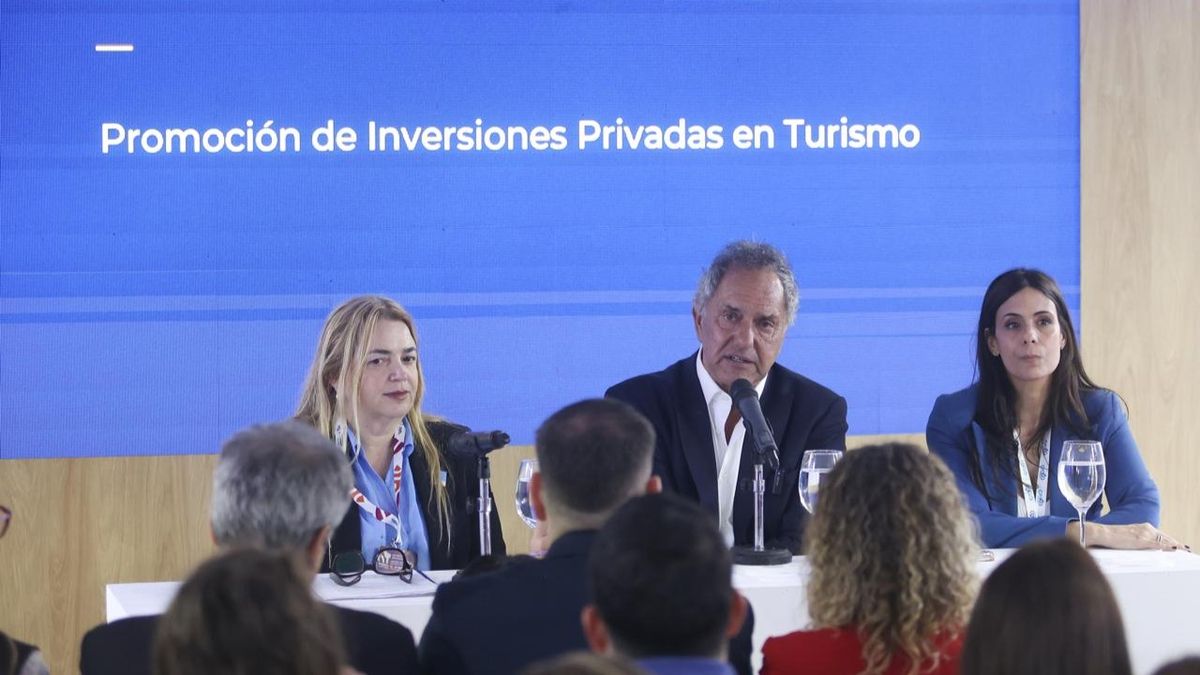 Abdulla bin Touq Almarri, ministro de Economía y Turismo de Emiratos Árabes Unidos, participó en FIT 2026 de la presentación de oportunidades de inversión turística en Argentina. &nbsp;
