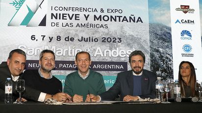 Gustavo Hani, Matías Lammens y Omar Gutiérrez en la apertura de la 1º Conferencia y Expo Nieve y Montaña de las Américas que se realizó en Neuquén.