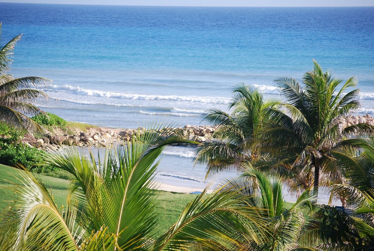 Jamaica presenta sus propuestas turísticas para un viaje de relajación, una escapada romántica o turismo aventura.