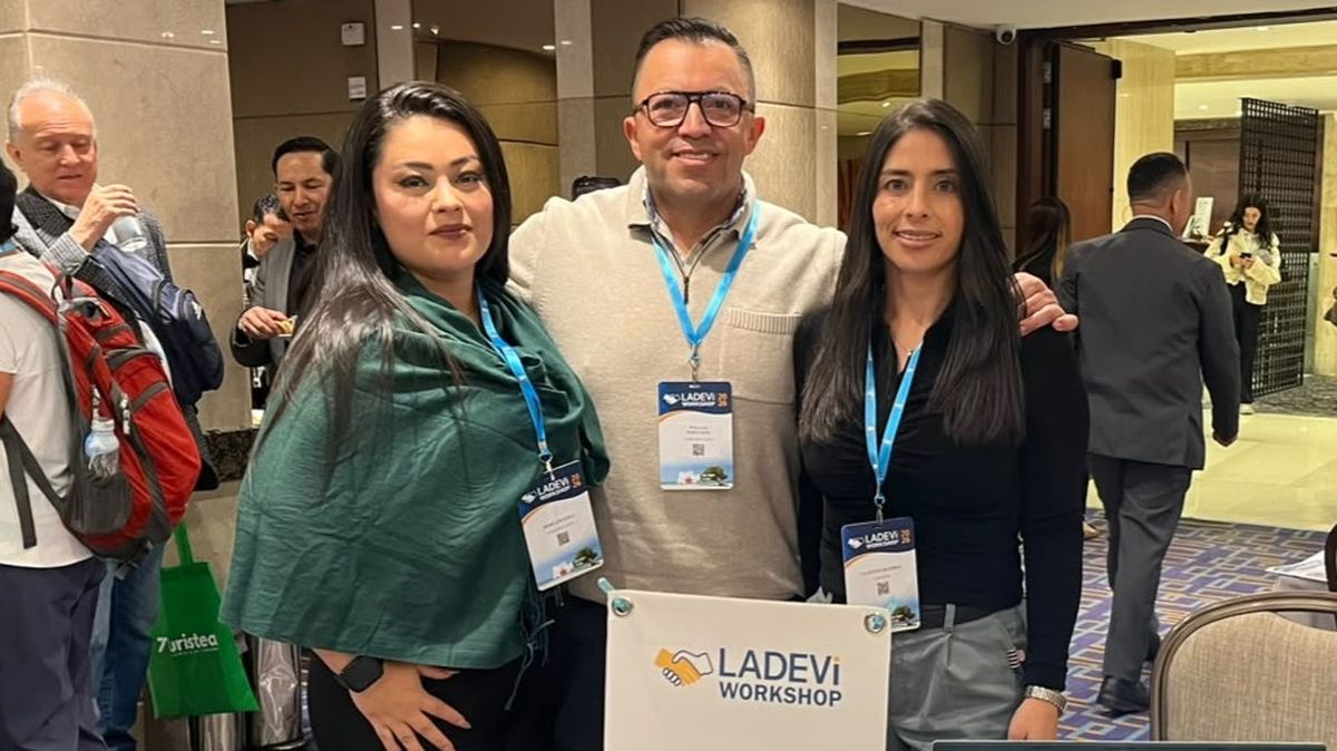 Jessica Peñuela, William Hernández y Valentina Ramírez, de TBO Holidays, durante el Ladevi Workshop Bogotá 2026-2.
