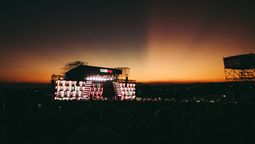 Verano en Córdoba: descubrí qué te recomendamos hacer si vas al Cosquín Rock 2026.