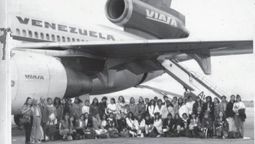 Una de las primeras generaciones de quinceañeras de Viajes Chapinero (VCH Travel), compañía pionera en Colombia en la organización de excursiones especializadas para celebrar los 15 años.