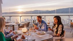 Dentro del portafolio de Deluxe Reps, Silversea destaca por sus itinerarios de vuelta al mundo, ofreciendo la oportunidad de explorar varios continentes con estancias prolongadas en puertos y un servicio excepcional.