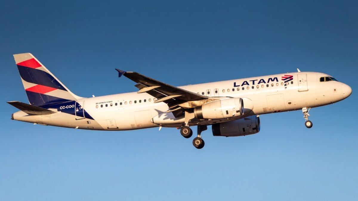 La flota A320 de Latam Airlines ofrece conectividad total, confort a bordo y una experiencia moderna de viaje.