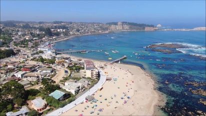 Algarrobo es una de las playas que te recomendamos visitar este verano.