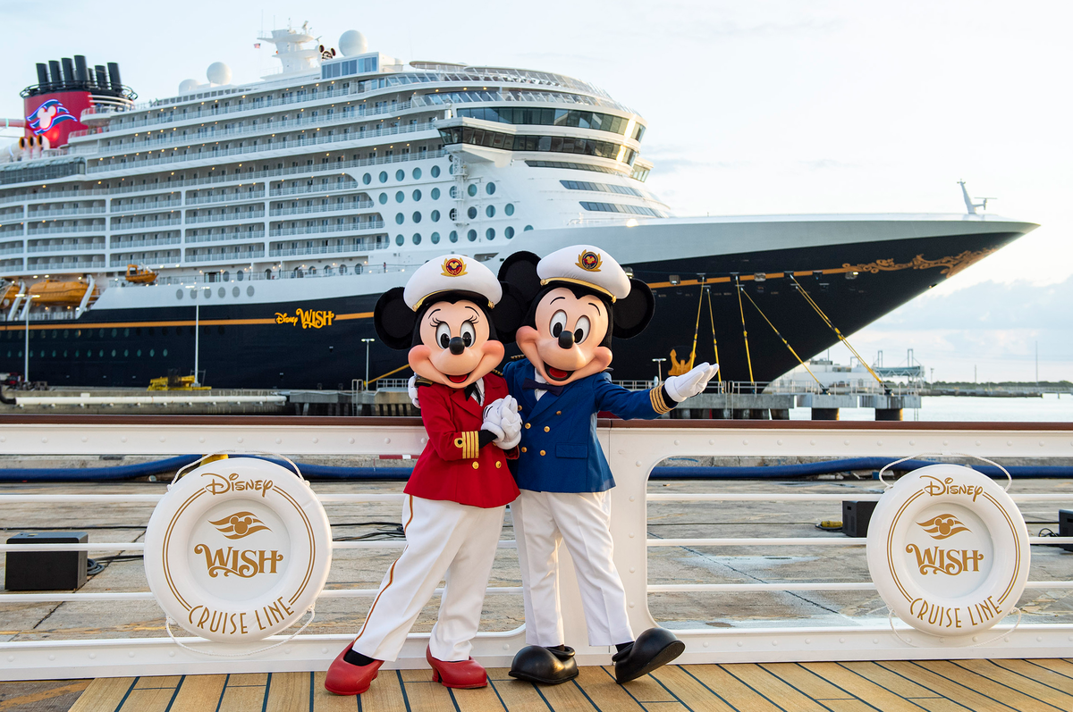 Tourmundial: los directivos de la empresa destacan el producto Disney del cual son operador selecto en Chile. - Ladevi Medios y Soluciones Tourmundial: los directivos de la empresa destacan el producto Disney del cual son operador selecto en Chile.