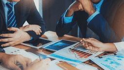 Fenalco advierte reducción de personal en las empresas por aumento del salario mínimo.