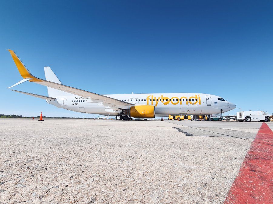 El Boeing B-737/800, LV-KAY de Flybondi