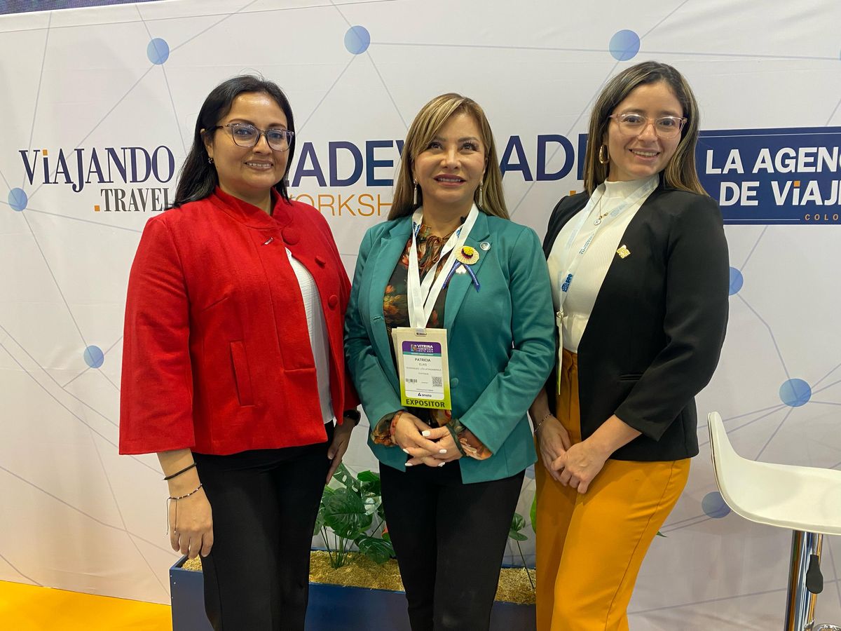 Equipo Tecnoviajes en el stand de Ladevi Medios y Soluciones. 