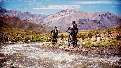 En verano la aventura toma forma en Las Leñas. Desde mountain bike hasta cabalgatas, trekking, tirolesa y hasta iniciación al campamento son algunas de las propuestas.