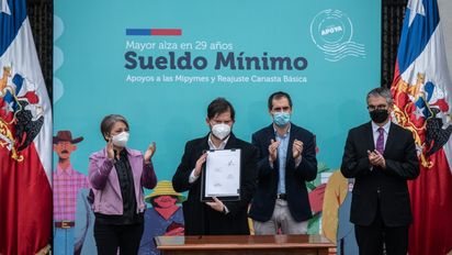 El presidente promulgó el nuevo salario mínimo.&nbsp;