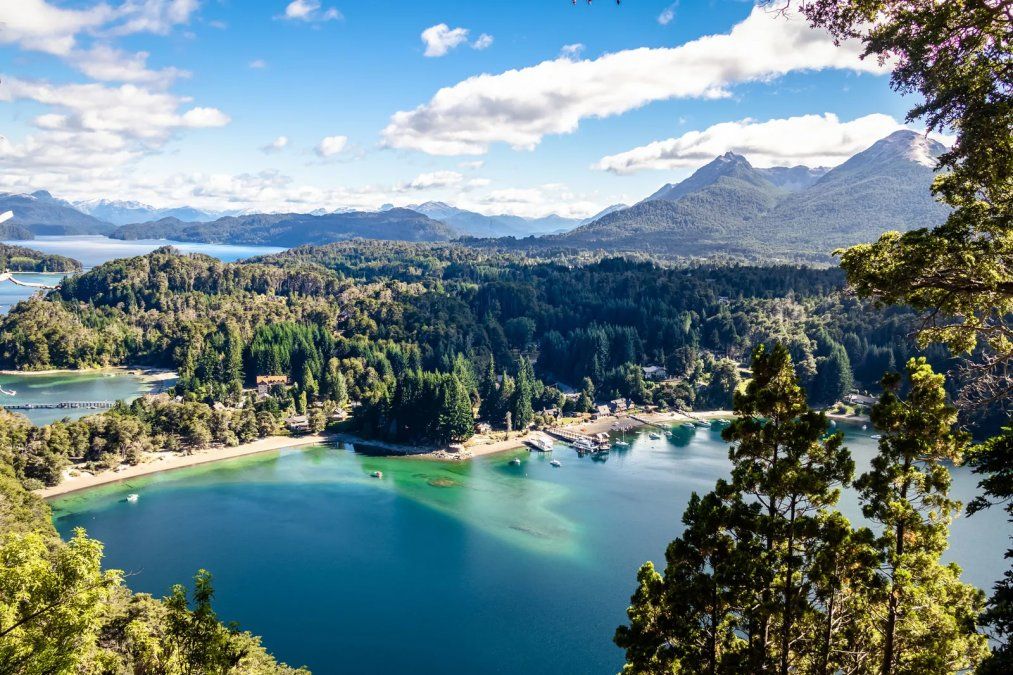 Cerca de Bariloche los turistas pueden encontrar una amplia variedad de destinos espectaculares para visitar y disfrutar de sus mágicos paisajes.