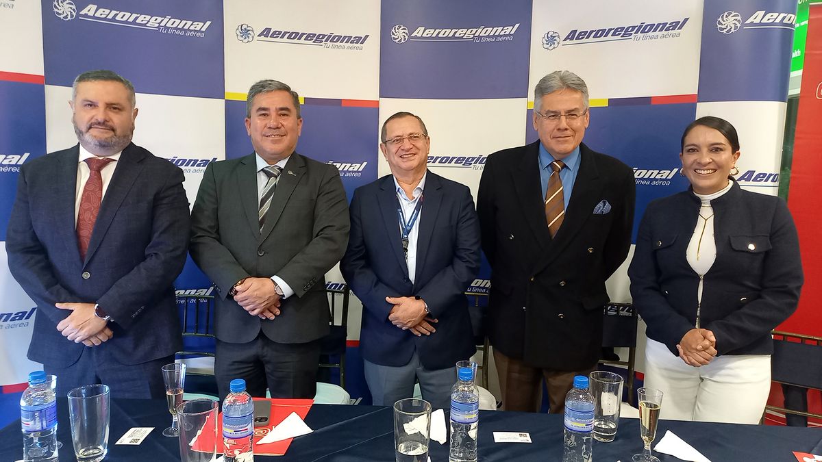 Fidel Murgueytio, gerente general de Maxitravel; Gustavo García, consejero económico de Perú en Ecuador; Francisco Jácome, gerente general de Aeroregional; Hugo Efraín Contreras, jefe de Cancillería de la Embajada del Perú en Ecuador; y Gabriela Suárez, directora de Turismo de la Prefectura de Pichincha. - Ladevi Medios y Soluciones Fidel Murgueytio, gerente general de Maxitravel; Gustavo García, consejero económico de Perú en Ecuador; Francisco Jácome, gerente general de Aeroregional; Hugo Efraín Contreras, jefe de Cancillería de la Embajada del Perú en Ecuador; y Gabriela Suárez, directora de Turismo de la Prefectura de Pichincha.