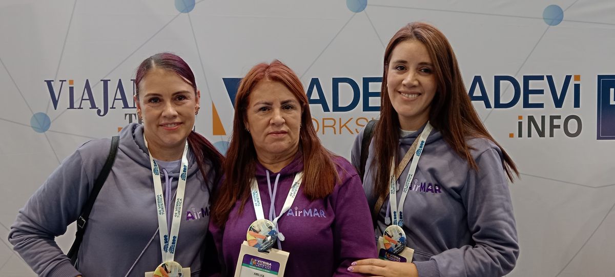 El equipo de Air Mar Mayoristas en el stand de Ladevi.