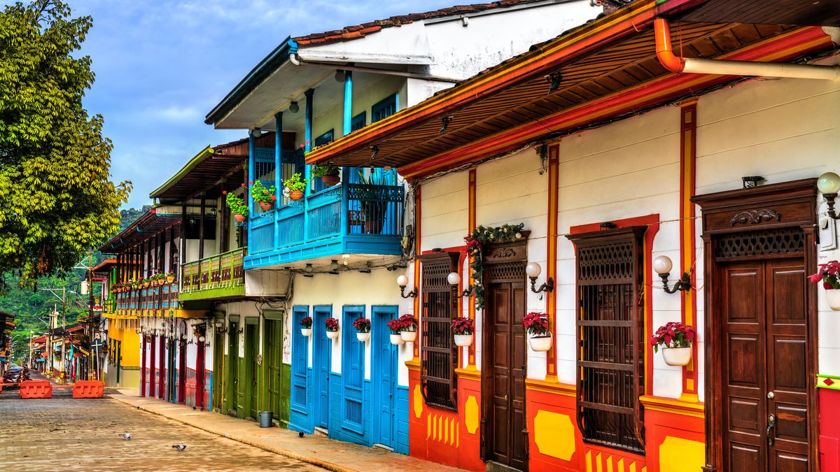 Disfrutar de la Semana Santa cerca de Medellín es una oportunidad para descubrir la riqueza cultural y natural de Antioquia.
