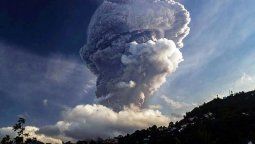El volcán La Soufriere, de San Vicente, en plena actividad