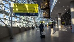 El trafico de pasajeros en lo que va del año en el Aeropuerto de Santiago presentó un aumento del 3% en comparación a 2004.