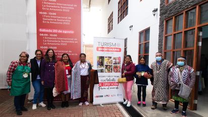 El programa Turismo Bicentenario, tiene como objetivo capacitar a artesanos y guías de turismo para que aumenten la difusión de sus productos y servicios.