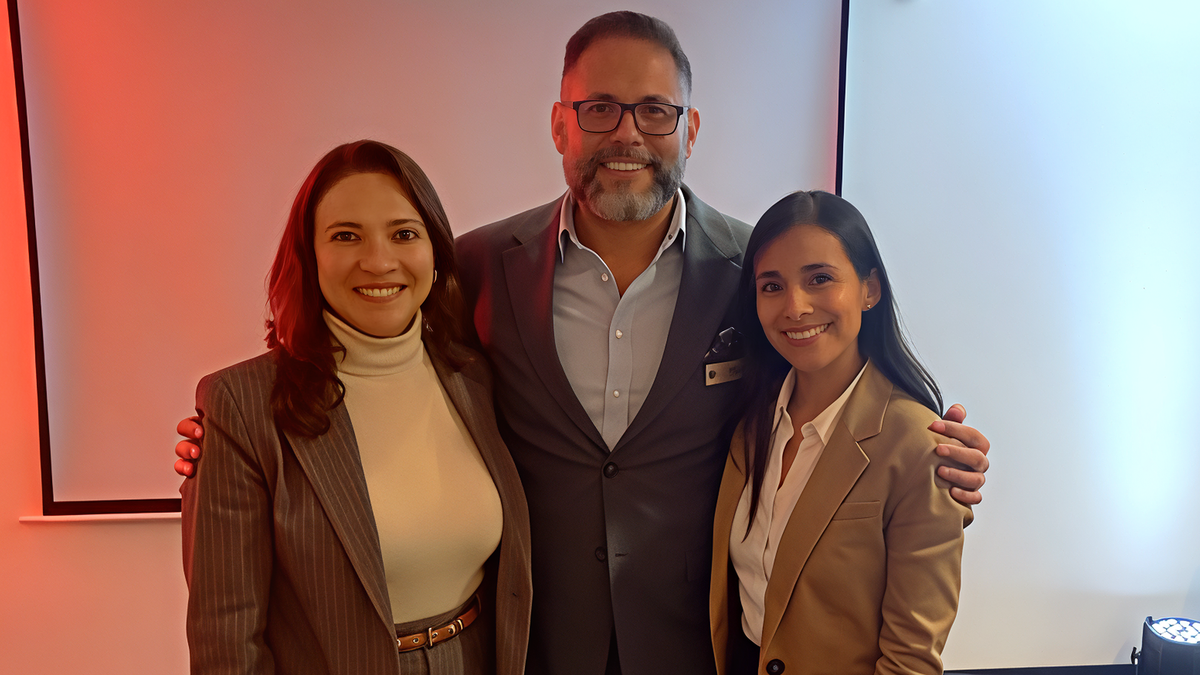 Wendy Huaillas, Regional Sales Executive de Minor Hotels en Quito; Alejandro Ospina, director de NH Collection Quito Hotel; y Verónica Cadena, Property and Regional Sales executive de Minor Hotels en Quito. 