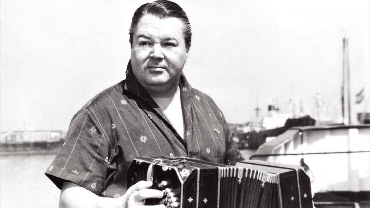 Reviví la historia de Aníbal Troilo en este recorrido guiado. Reviví la historia de Aníbal Troilo en este recorrido guiado.