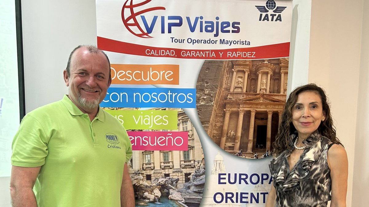 Mary Guizado, gerente general de Vip Viajes junto a Cristiano Ascari, Gerente General de Podium Tour Operador. - Ladevi Medios y Soluciones Mary Guizado, gerente general de Vip Viajes junto a Cristiano Ascari, Gerente General de Podium Tour Operador.