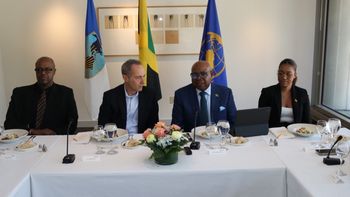 Edmund Bartlett, ministro de Turismo de Jamaica, propuso formalmente la creación del Banco de Turismo del Caribe.&nbsp;