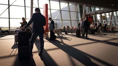 Cómo equilibrar hospitalidad y seguridad en aeropuertos y hubs turístico