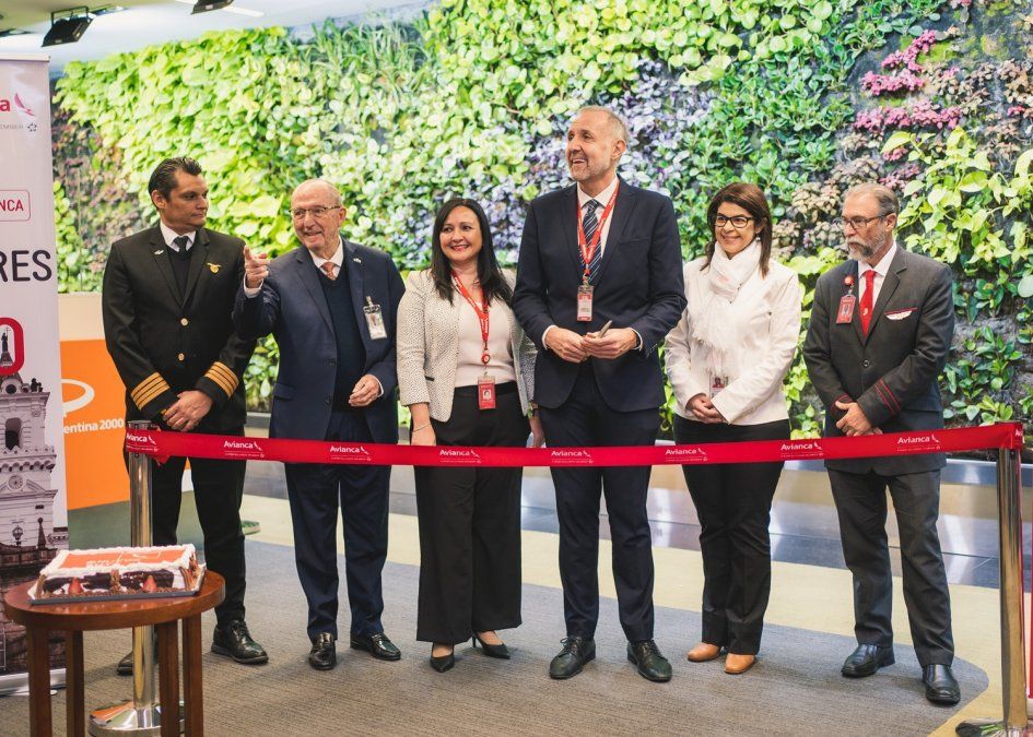 Autoridades de Avianca, del aeropuerto y de Costa Rica en el inicio de los vuelos en la ruta San José, Quito y Buenos Aires.