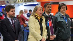 Subsecretaria de Turismo, María Paz Lagos, encabezó lanzamiento de campaña Viajar seguro también es elegir transporte formal, junto con Martín Mackenna, subsecretario de Transportes; y Manuel Valencia, subgerente de Comunicaciones del Aeropuerto de Santiago.
