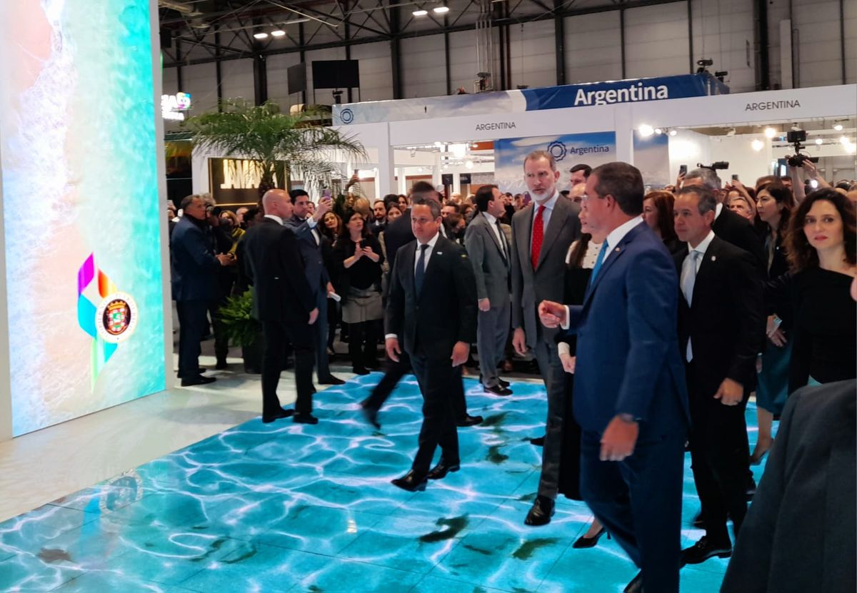 El Rey Felipe VI de España, en su recorrida por Fitur.