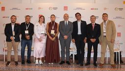 José Manuel Cimadevilla, director del Quindío Convention Bureau; John Fabio Suarez Valero, secretario de desarrollo económico de Armenia; Daniela Escobar, directora administrativa de turismo de la Gobernación del Quindío; Luz Adriana Buitrago Suárez, vicepresidenta de la Cámara de Comercio de Armenia y el Quindío; Gerardo Serrano Gasca, coordinador nacional adjunto de México en la Alianza del Pacífico; Luis Alejandro Dávila, vicepresidente de Turismo de ProColombia; Carlos Muñoz, subdirector de ProChile en Colombia y Julio Polanco Pérez, director de la oficina de PromPerú en Colombia durante la rueda de prensa realizada en el marco de la VIII Macrorrueda de Turismo.